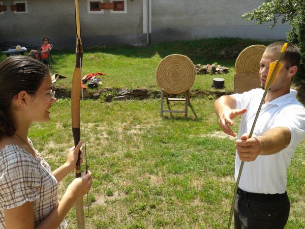 Lovasíjász-bemutató után a gyerekek is próbára tehették magukat