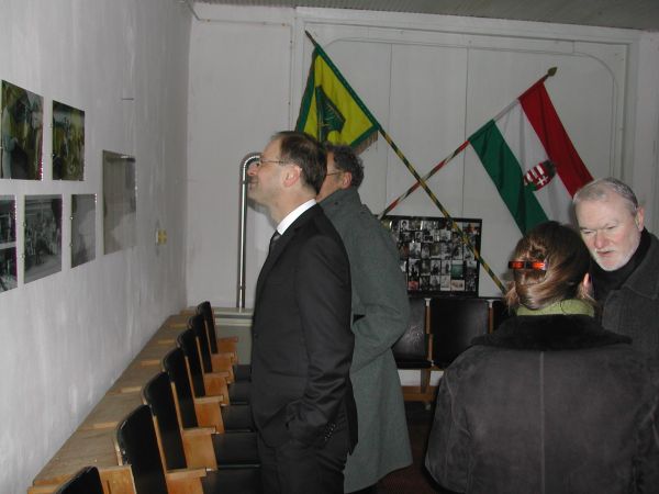 Dr. Navracsics Tibor miniszterelnök-helyettes a Salföldi archívum fotó kiállításán. (Fotó: Somogyi Márk)